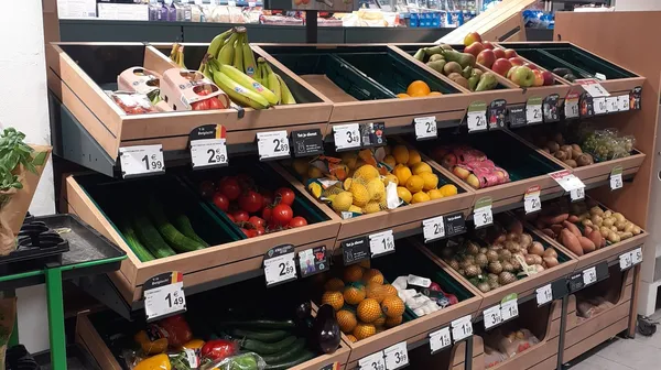 1743514838-Remodeling vrijdagmarkt - Gent 1